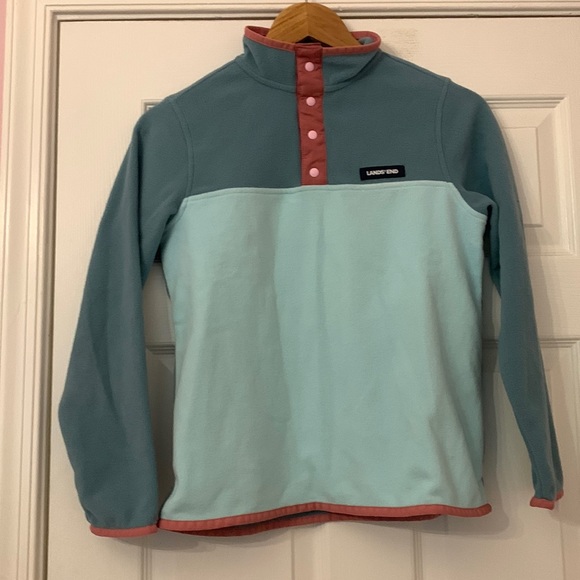 Super warm and comfy sweatshirt! Can be dressed up or down! - Picture 1 of 3